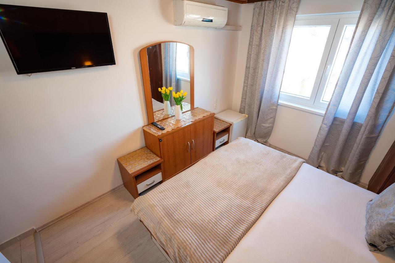 Rooms Magnolia With Pool Novalja Exteriör bild