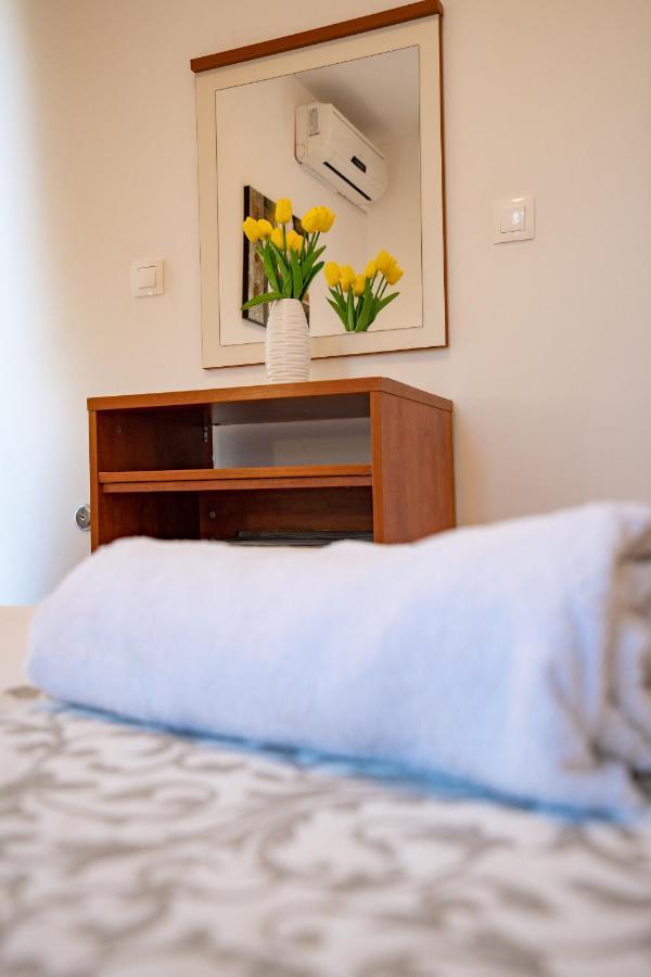 Rooms Magnolia With Pool Novalja Exteriör bild