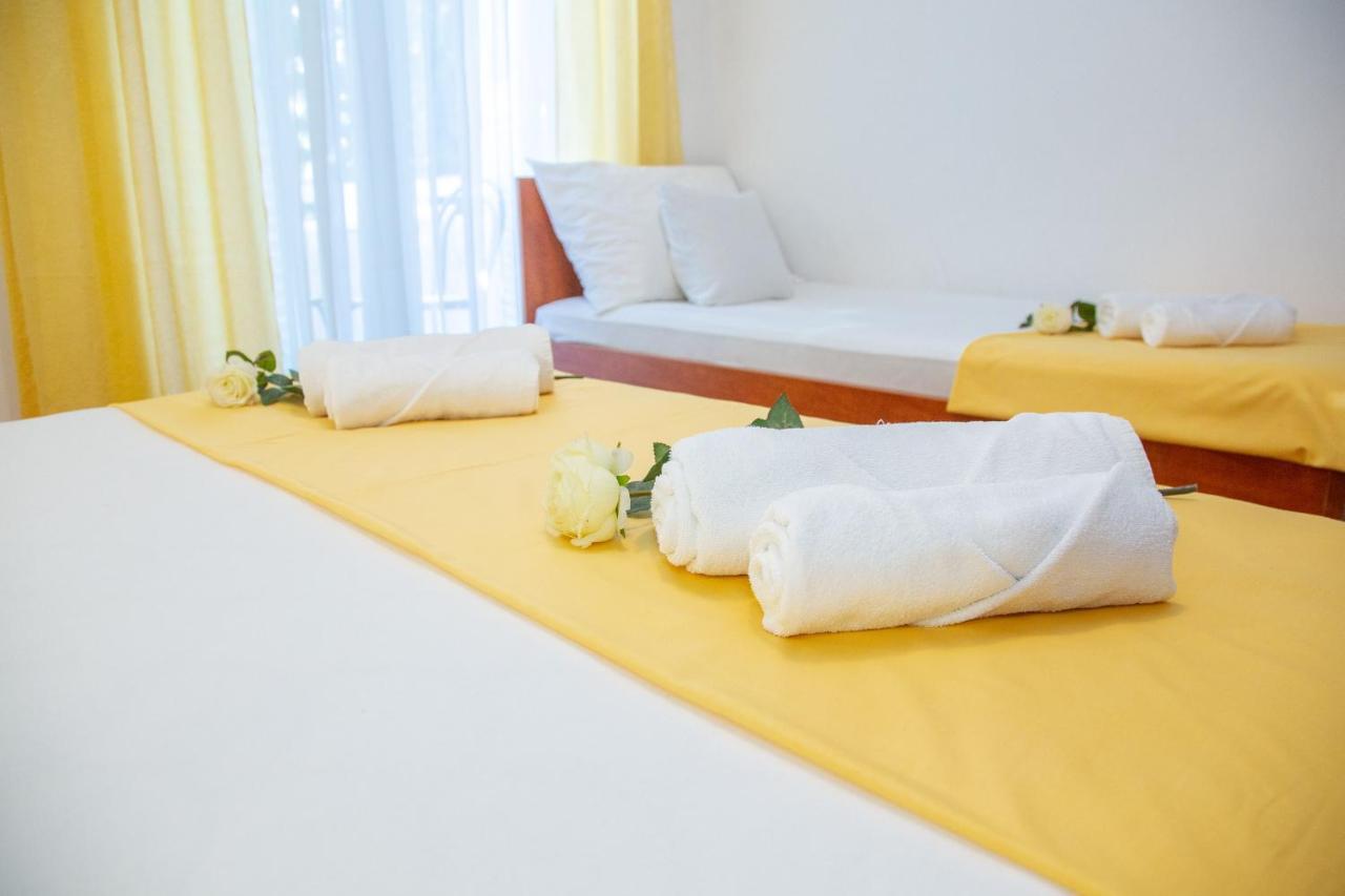 Rooms Magnolia With Pool Novalja Exteriör bild